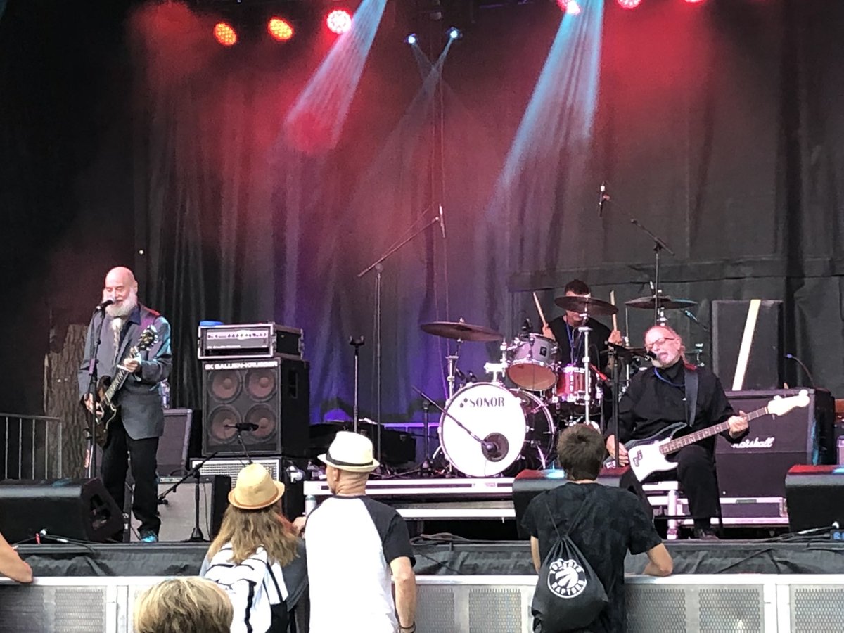 pjofyork's tweet photo. Fantastic evening of music Saturday at #KerrFest #Oakville @KerrVillageBIA :
Superb sets by Teenage Head, The Accolades, Bill Durst, The Box and 54.40.
A great venue and a packed house! https://t.co/WGRGcHWCC6
