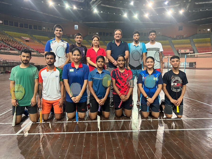 DDNewsGujarati's tweet photo. 🔸ભારતીય બધિર બેડમિન્ટન ટીમ 🏸 14 સપ્ટેમ્બરથી 20 સપ્ટેમ્બર 2022 દરમિયાન 6ઠ્ઠી એશિયા પેસિફિક ડેફ બેડમિન્ટન ચેમ્પિયનશિપ અને 2જી ડેફ યુથ બેડમિન્ટન ચેમ્પિયનશિપમાં ભાગ લેવા માટે તૈયાર છે.
🔸આ ગેમ્સ થાઈલેન્ડના પટાયામાં યોજાશે.
#APDSC #AISCD
#ICSD #IndianSports https://t.co/Cdj3uBqxkB