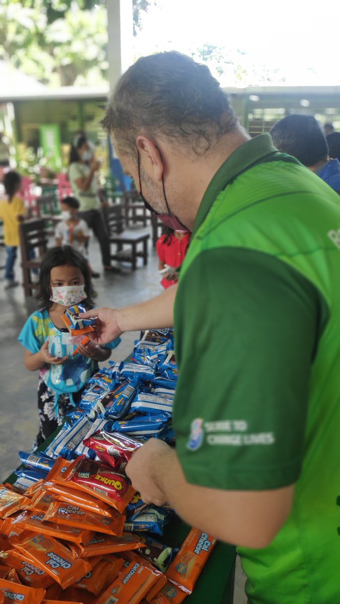RCSanFernandoLU's tweet photo. Today, we donated PPEs (face masks, alcohol sprays, &amp; soaps), snacks &amp; school supplies to the Sibuan-Otong Integrated School with over 200 student beneficiaries. It was heart-warming to see the smiles of the young kids. #peopleofaction #imaginerotary #rcsflu #district3790 #d3790 https://t.co/aauonkP1ia