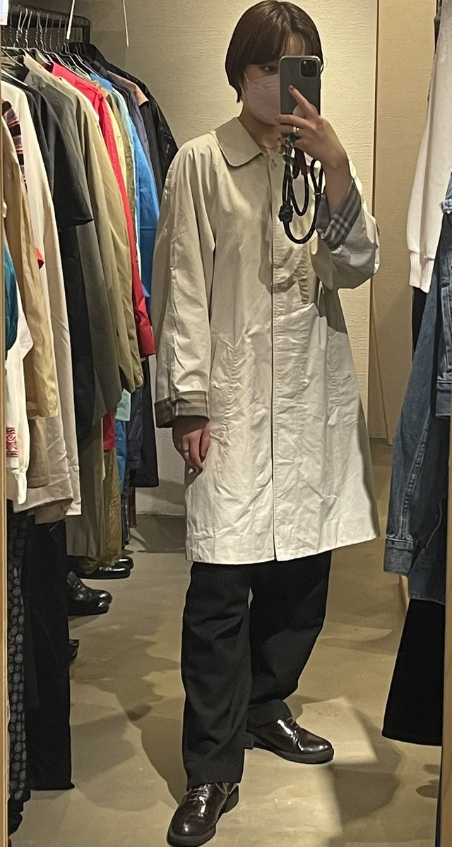 pichet_paseo's tweet photo. Autumn coat fair day 3.

Burberrysのコートも2点程ございます！
希少価値の高い一枚袖の物が入荷されています。

この機会に是非ご来店ください🍁🧥 https://t.co/bWvDmQbJRT