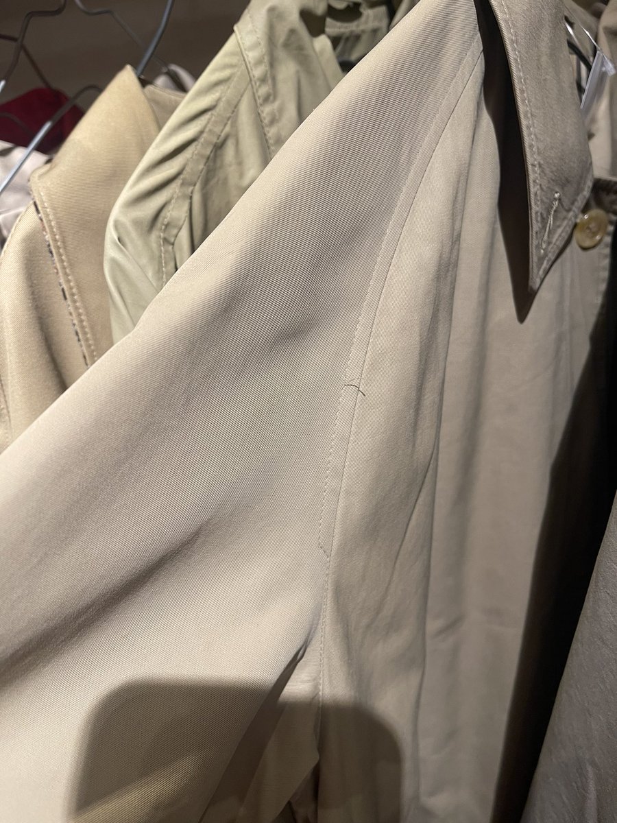 pichet_paseo's tweet photo. Autumn coat fair day 3.

Burberrysのコートも2点程ございます！
希少価値の高い一枚袖の物が入荷されています。

この機会に是非ご来店ください🍁🧥 https://t.co/bWvDmQbJRT