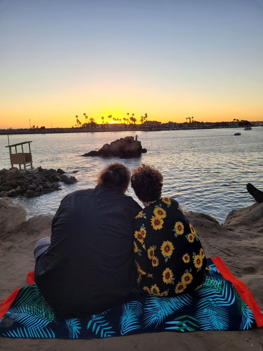 𝕋𝕖𝕒𝕘𝕦𝕖 𝕌𝕟𝕜𝕟𝕠𝕨𝕟 🧡💛🧡🌻 tweet media