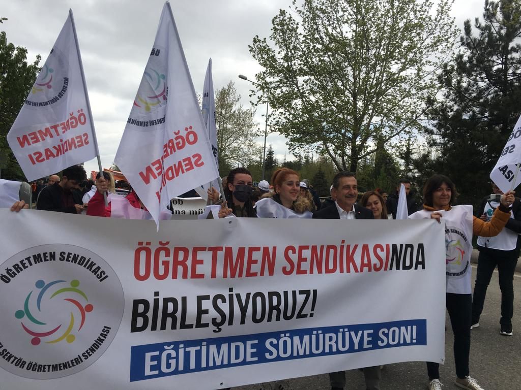 + Sendikayı konuşan, gözlemleyen, çalıştığı iş yerinde henüz adı konmamış bir sendikalı gibi davranan dostlarımızı saflarımıza bekliyoruz. 
◾Cesaret! ◾Dostluk! ◾Dayanışma! ◾Emeğimizin Onuru! 
✊Yanımızda, Aklımızda ve Yüreğimizde Olsun.