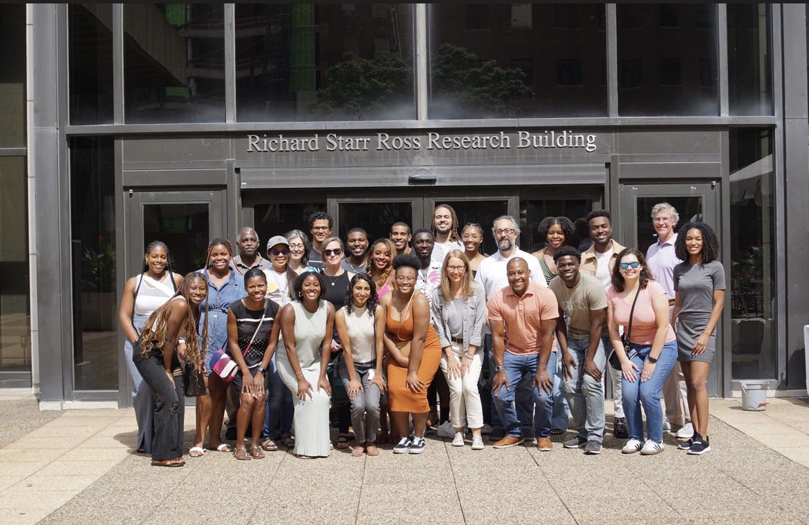 moore__brittni's tweet photo. The JHU Biomedical Scholars Association, in partnership with HHMI, celebrated our first ever class of Hidden Curriculum Scholars this  weekend. Thank you to all of the wonderful faculty and staff who made the networking brunch such a success 💕 https://t.co/kbuqI6Yz5D