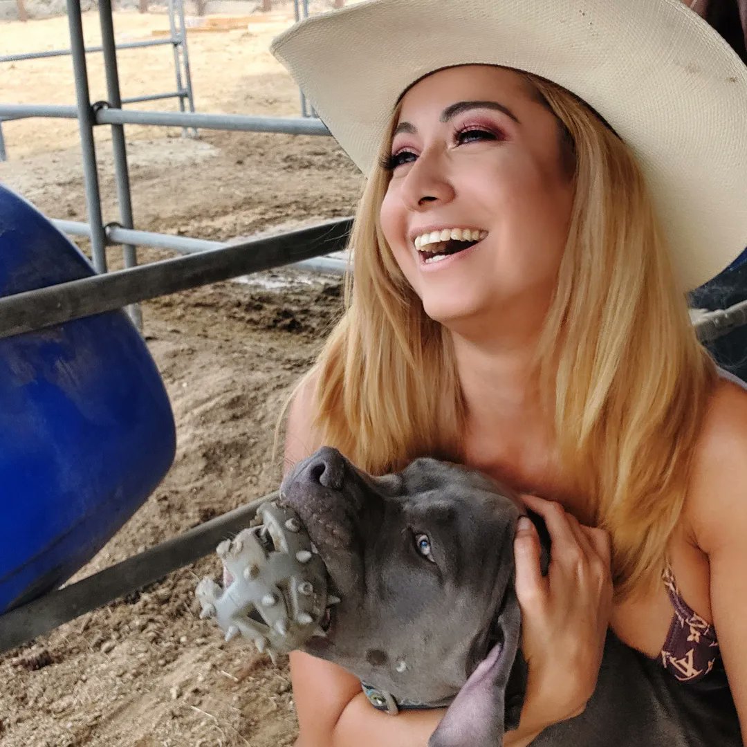 Lilly615cc's tweet photo. #cowgirl #cowgirlstyle #happy #model #importmodel #carshowmodels #californiamodel #vegasmodel #lillyevans #lovelillyevans #lovelylillyevans https://t.co/arzIMcWrTV
