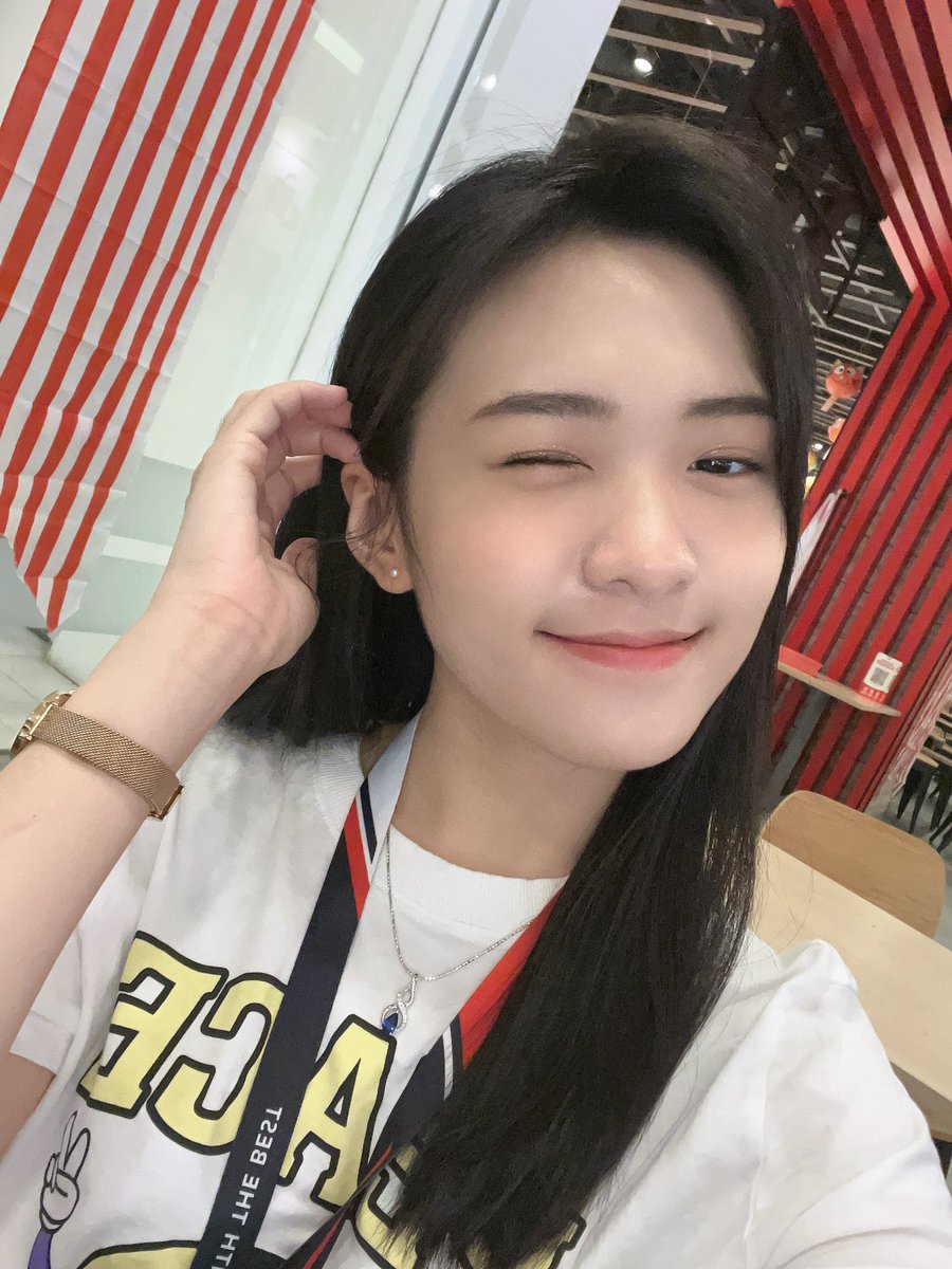 Celine_tzh's tweet photo. Anak kuliahan😗😗 https://t.co/h8hJqUt5zM