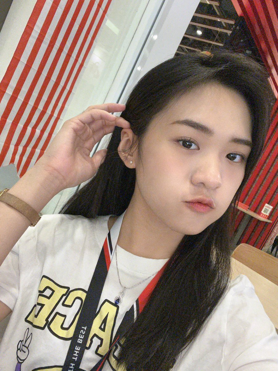 Celine_tzh's tweet photo. Anak kuliahan😗😗 https://t.co/h8hJqUt5zM