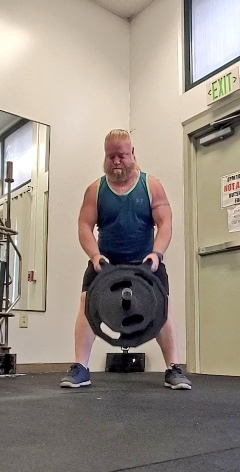 RedbeardILRCSAA's tweet photo. Great morning to back day💪🏻 pull downs, db rows, behind neck pull downs, t bar rows and wide grip rows...then 30 min on the treadmill. Really getting into my new programming! 

#Bodybuilding #StrengthTraining #PiratesLifeForMe #3rdMate #Sailor https://t.co/anEDkvXJ3d