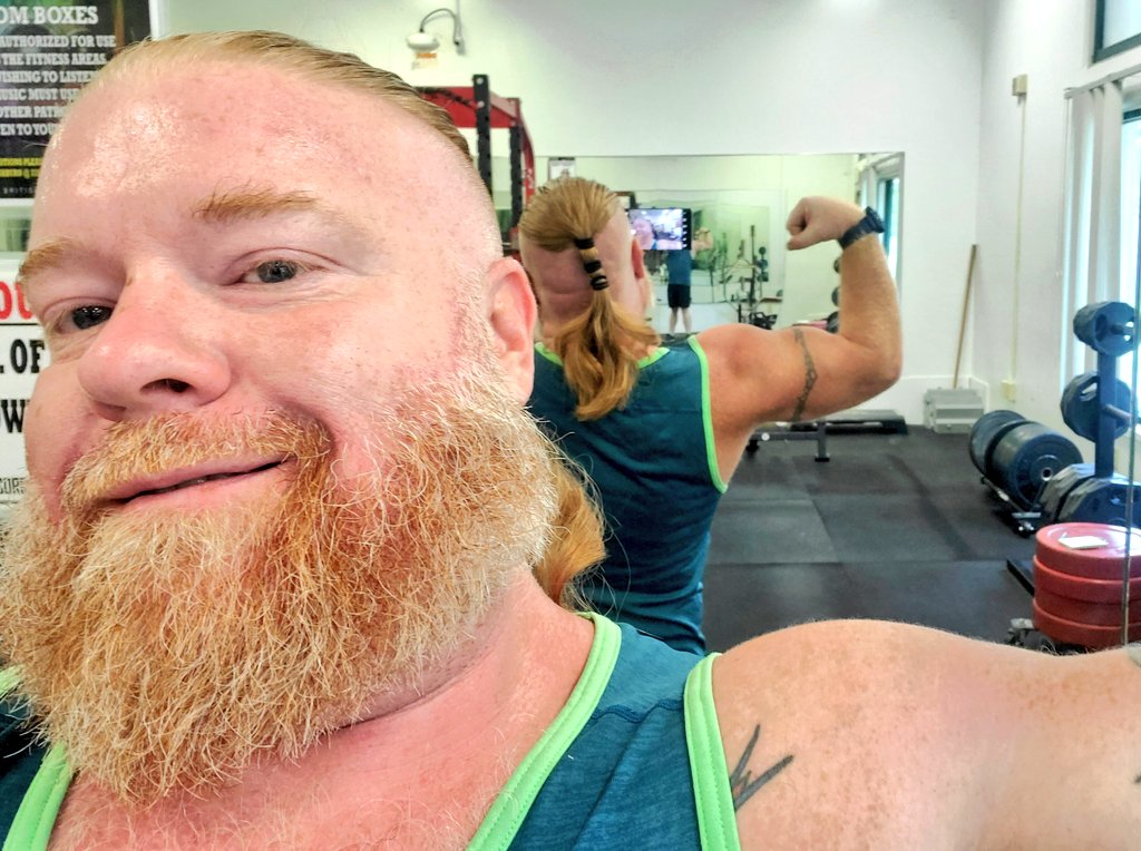 RedbeardILRCSAA's tweet photo. Great morning to back day💪🏻 pull downs, db rows, behind neck pull downs, t bar rows and wide grip rows...then 30 min on the treadmill. Really getting into my new programming! 

#Bodybuilding #StrengthTraining #PiratesLifeForMe #3rdMate #Sailor https://t.co/anEDkvXJ3d