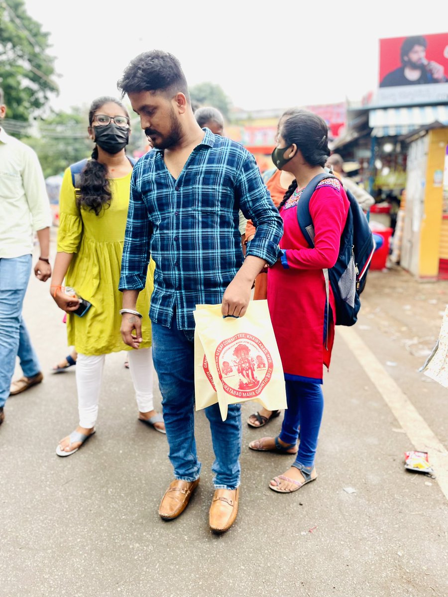 KingstarBapi's tweet photo. Hyderabad Kâ sabse bada ganesh 40 fit
Me and my brothers Babuni Barik Sagar Chandra Sahoo #ganeshchaturthi #kingstar_bapi https://t.co/B1vDIJQeSa