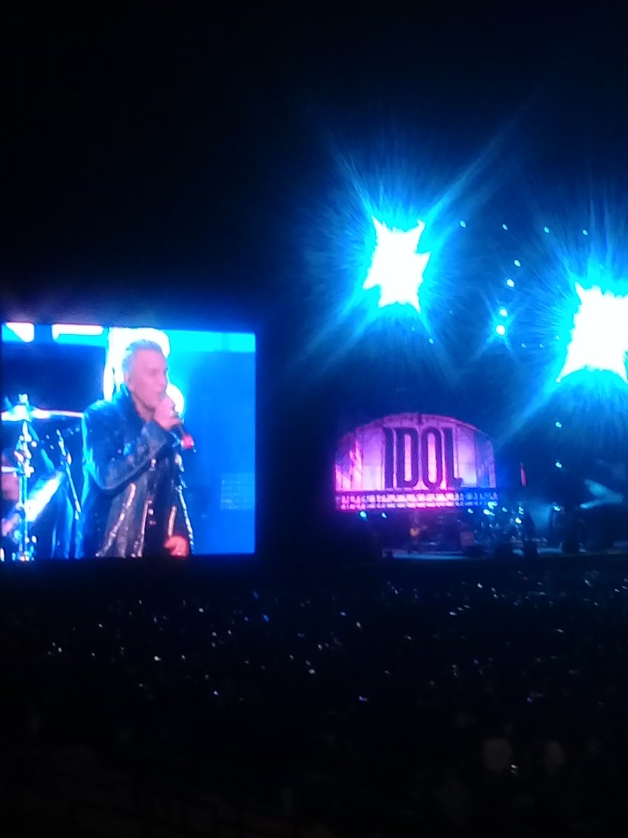 yes_arg_88's tweet photo. Te amo por siempre Billy Idol! Brilló en Argentina después de 31 años de ausencia! Gran recital de Green Day también! https://t.co/bw5FKeJLcc