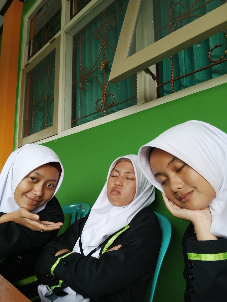 pssalsabilag_'s tweet photo. keren bukan sie tatib tidurnya?
dengan gaya tangan yg khas oleh tatib.
pulas bgt pulak wkwk. https://t.co/69L6QFhbSY