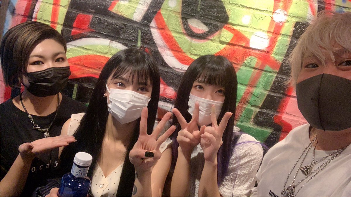 69HF_tokyo's tweet photo. BRATSの黒宮れいさん&amp;黒宮あやさんのお2人がご来店してくださいました♪

9月17日（土）ゲキクロ1日店長就任イベント開催です！
コラボアイテムもぜひゲットしてください！

トリートメント&amp;エクステでサラサラとぅるとぅるです😏

いつもありがとうございます！
詳細はツイートをチェック✅ https://t.co/vjSrVLKez6