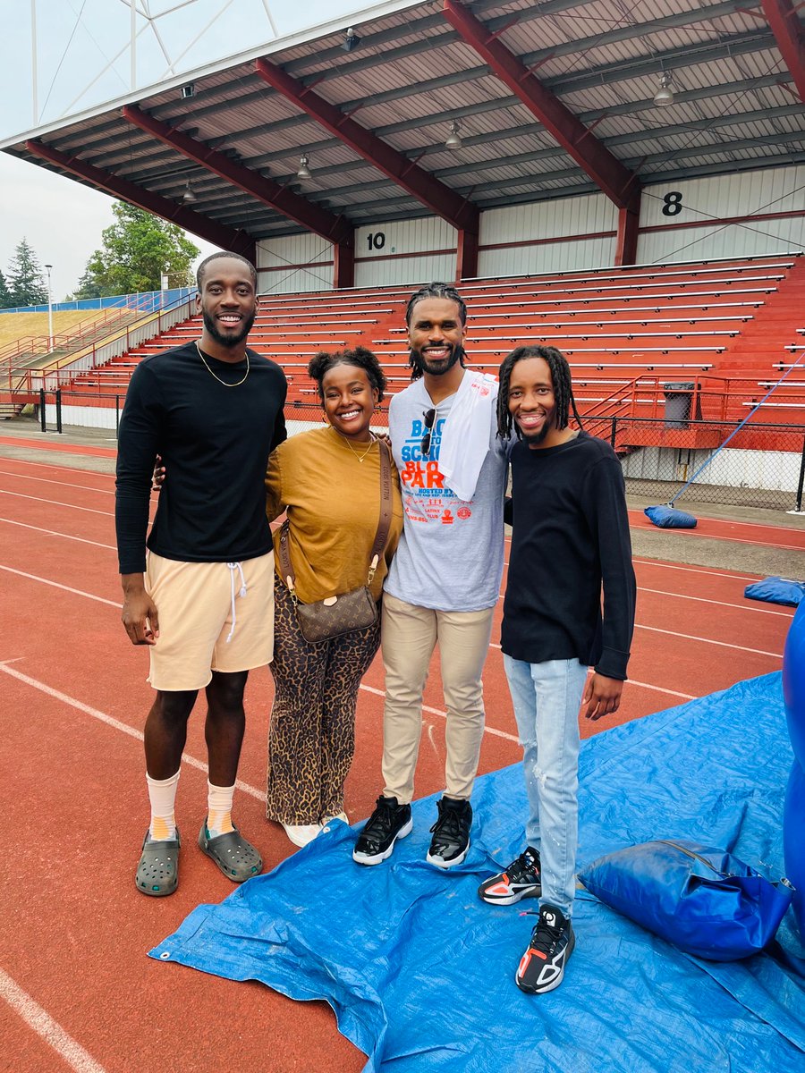 RepJesseJohnson's tweet photo. It’s a beautiful thing when community can authentically come together and create something special. The strength of community is when it’s in the hands of all its members. 🙏🏾❤️ #1stAnnual #FederalWay #Back2School #CommunityBlockParty https://t.co/nWuDQI5SiA