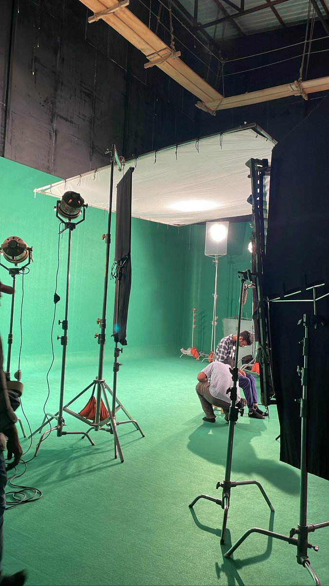 PurnimaGuptaa's tweet photo. There’s an energy in film shoots which is exciting and invigorating. The difference of being in front of the camera to be being a client is another experience altogether.
#shootdiaries
#filmshoot https://t.co/L4tmhGvru9