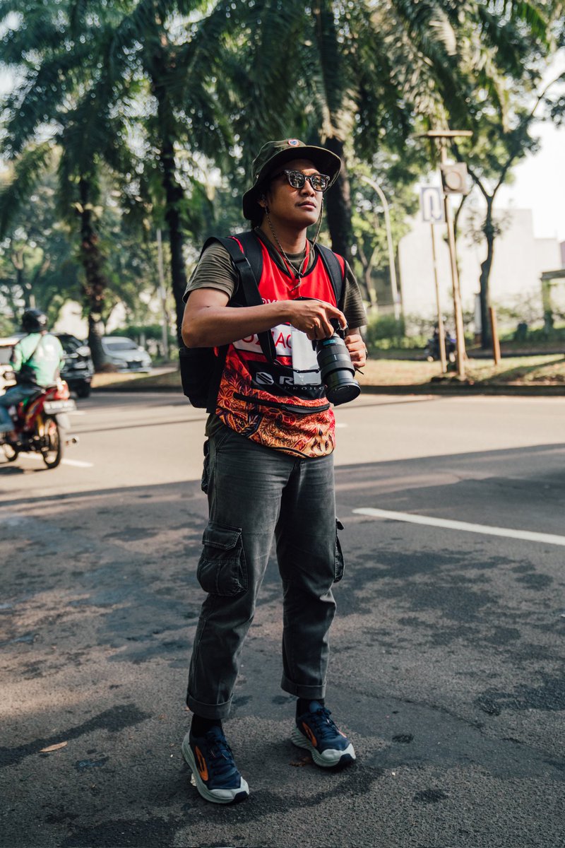 katavictor's tweet photo. 1. Fotografernya
2. Fotonya
3. Belangnya moto https://t.co/tyvtpBRvwI