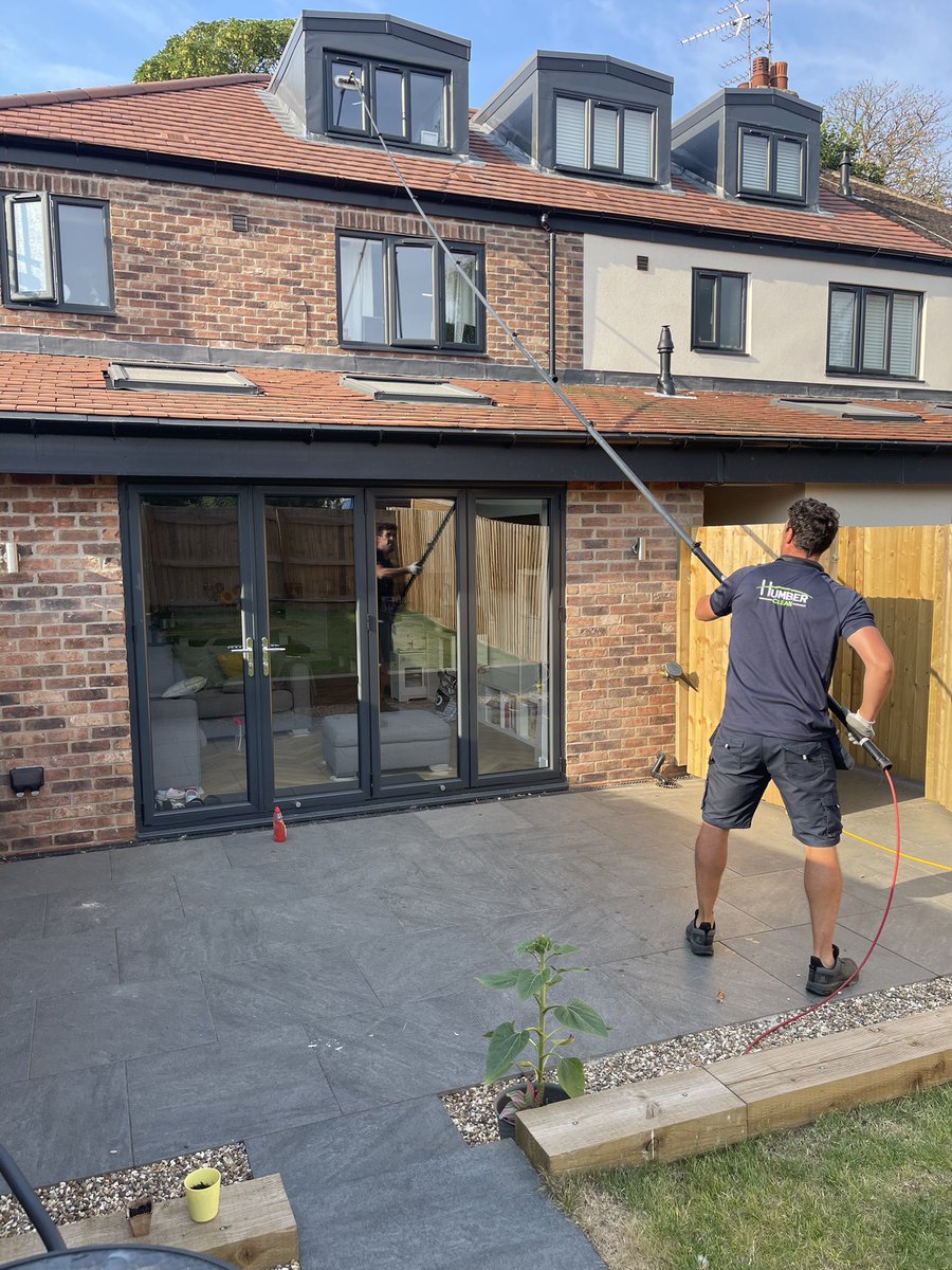 Making sure those hard to reach windows are also left sparkling ✨