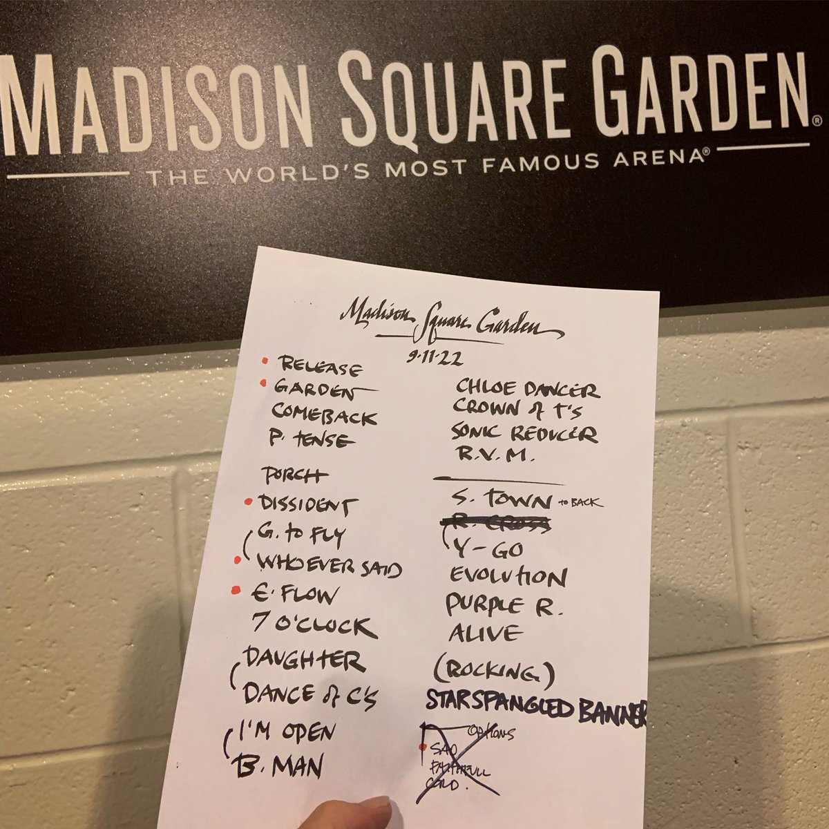 PearlJam's tweet photo. A night to remember, @TheGarden! 🗽 https://t.co/OJwFY1XPSx