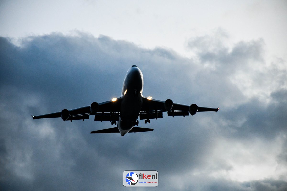 Amazing landing preparation ~🇰🇪🇰🇪🇰🇪 #tembeakenya #Aeroplanephotography #aeroplanelovers #magicalkenya