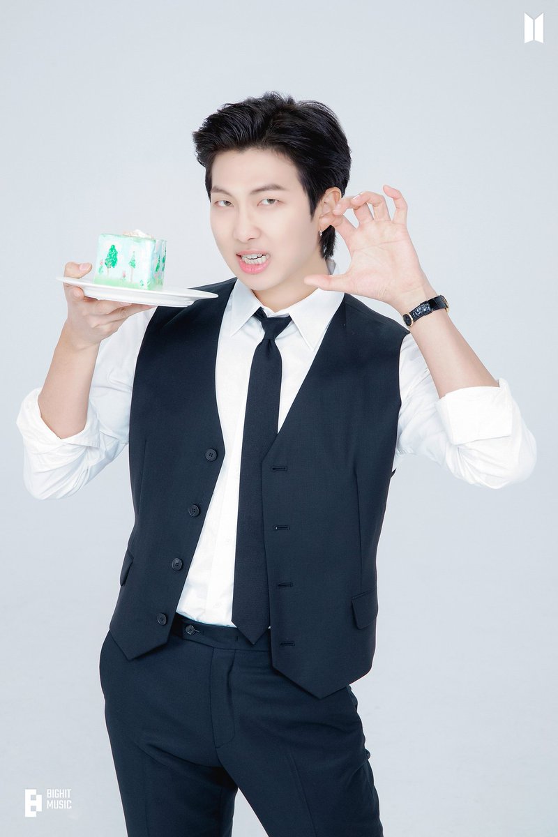 edbadiana's tweet photo. Happy Birthday Kim Namjoon💜🎉🎂 @BTS_twt
#KimNamjoon 
#NAMJOONDAY 
#NAMJOON 
#BestLeaderNamjoon 
#RMHappyBday https://t.co/1JCgRMtdK3