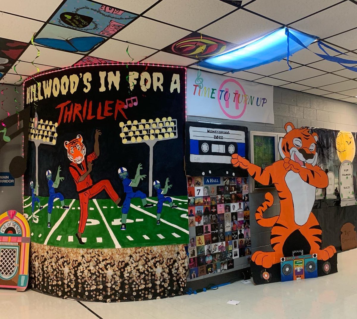 SCMCHS's tweet photo. It’s the night before Homecoming
And all through the school
Student Council was stirring
And decorating the hall
The banners were hung at the corners with care
In hopes of encouraging school spirit everywhere…
Happy Homecoming, MCHS!
#ItsTigerTime #mchsHomecoming22 https://t.co/tnBgBrGUpP