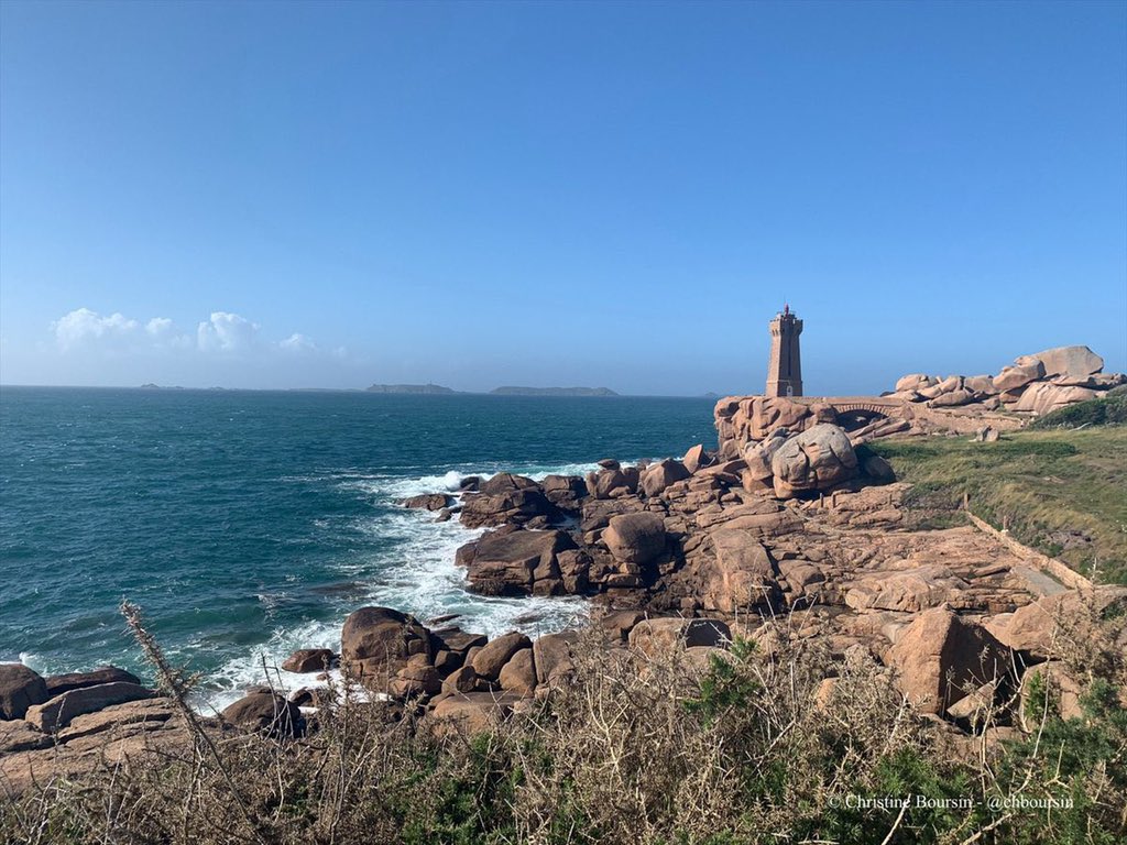 chboursin's tweet photo. #Bretagne Comme un petit air d’été qui se prolonge à #Ploumanach ! 🧡💛💖 #MondayMotivation https://t.co/8pwam8Sjwa