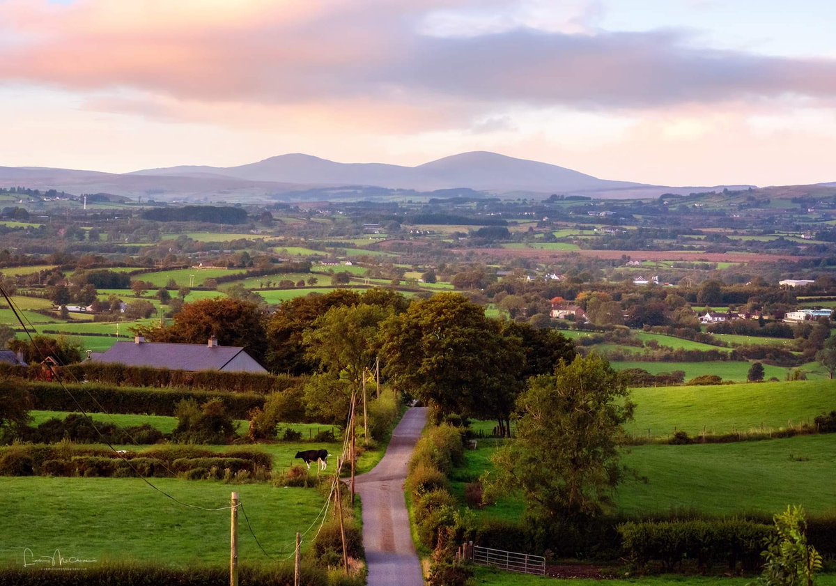 liamslandscapes's tweet photo. A view of the southern Sperrin mountains of Sawel and Dart from near my home town of Beragh in Co Tyrone @WeatherCee @angie_weather @bbcniweather @Louise_utv @barrabest #beragh #sperrins #Countryside https://t.co/Id4kWsl9gU