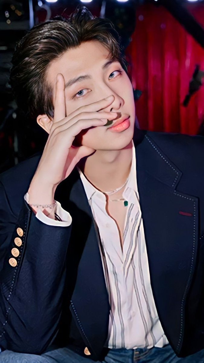 Nhadew15's tweet photo. @BTS_twt Saeng-il Chughahamnida Kim Namjoon, 🎂 Wish you all the best for you 🥳🥳🎂 #HappyBirthdayNamjoon #kimnamjoonday #KimNamjoon #BTSARMY https://t.co/T74m8zf5VS