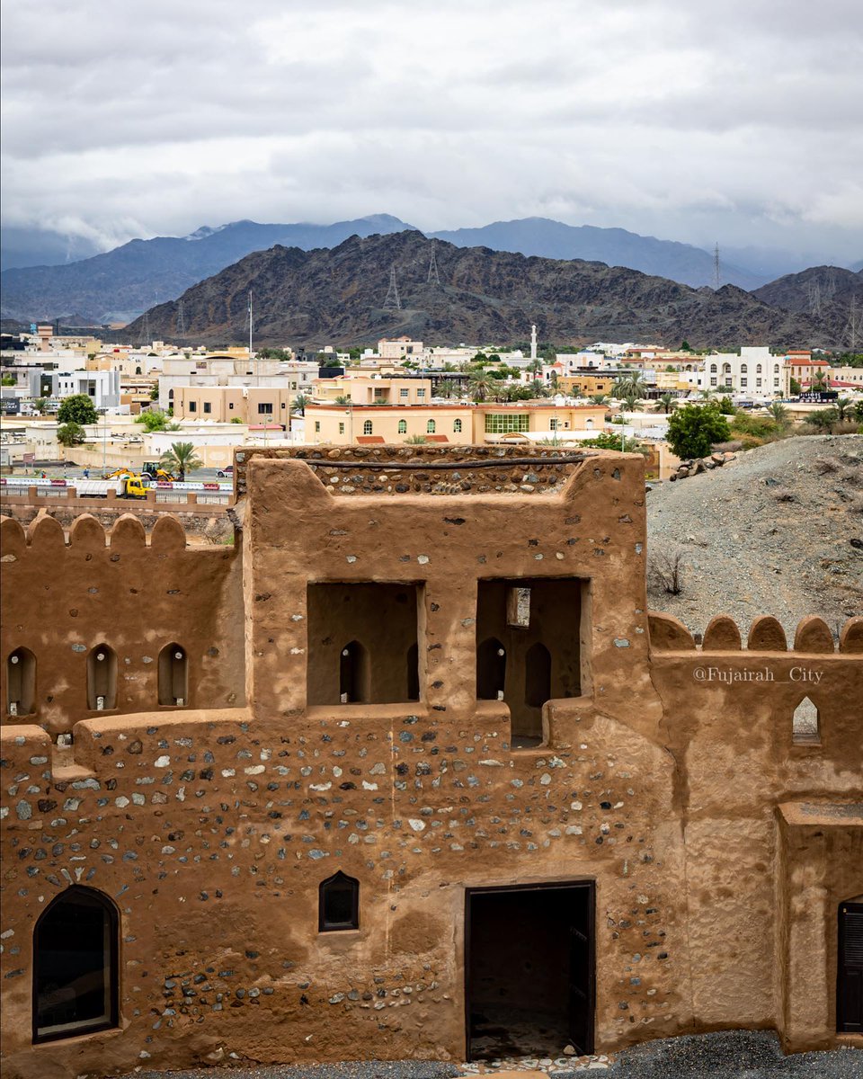 FUJEYES's tweet photo. السلام عليكم ورحمة الله وبركاته.. صبحكم الله بالخير من إمارة الفجيرة.

#قلعة_الفجيرة 

@fujairah_city

#عيون_الفجيرة #الفجيرة #دبا #دبا_الفجيرة #كلباء #خورفكان https://t.co/45VCVAvliJ