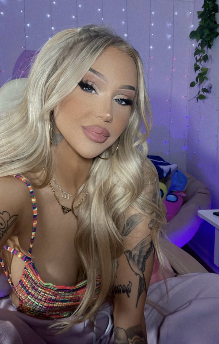 Its my 1 year anniversary on Twitch 🫣 going live to celebrate twitch.tv/lilbopeaches