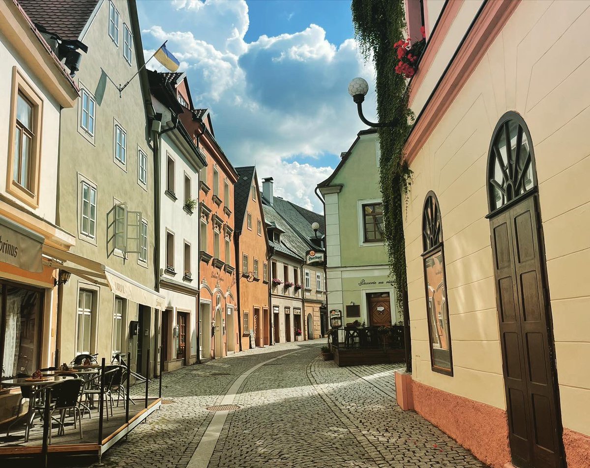 BlueMond13's tweet photo. Historical Gem of Bohemia #Loket #CastleRoad #VisitCZ https://t.co/z2IbQpQZgL