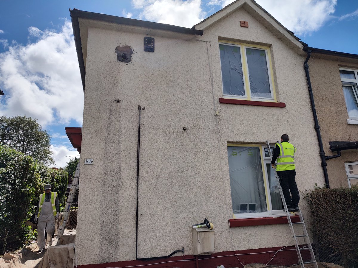 optimusdecor's tweet photo. summer time we get the externals started. So in Scotland it's rare. We aim to use solvent borne paint externally as we believe it lasts much longer than any water based products to date before needing a recoat, So it is better for the environment and the client long term. https://t.co/Qq8wuIDvjE