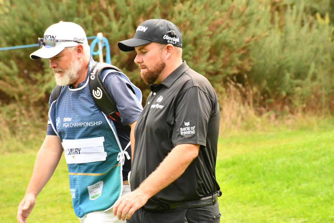 GolfChannel_PL's tweet photo. .@ShaneLowryGolf w 💥 stylu zwyciężył w Wentworth. @AdrianMeronk kończył walkę z przytupem. #GoMeronk! #GoShane! 🤟
Zapraszamy na podsumowanie turnieju i do galerii zdjęć autorstwa naszego 👌 wysłannika - Mariusza Pawłowskiego.
https://t.co/TnEyMJr8xV
#GolfChannelPolska https://t.co/6OKjneeOPQ