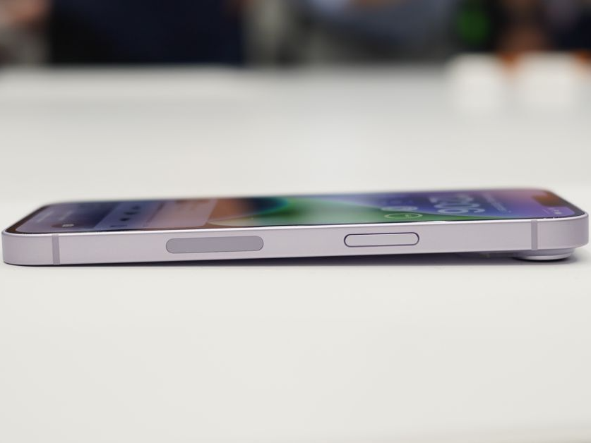 kanhasoft's tweet photo. The iPhone 14 won’t have a SIM tray in the US https://t.co/IqXloKTW7J It’s eSIM-only from now on in the US — if you’re on a major carrier, that’s probably fine #iphone #us #iphone14 #simtray #esim #mobile #app https://t.co/y19La4vnfW