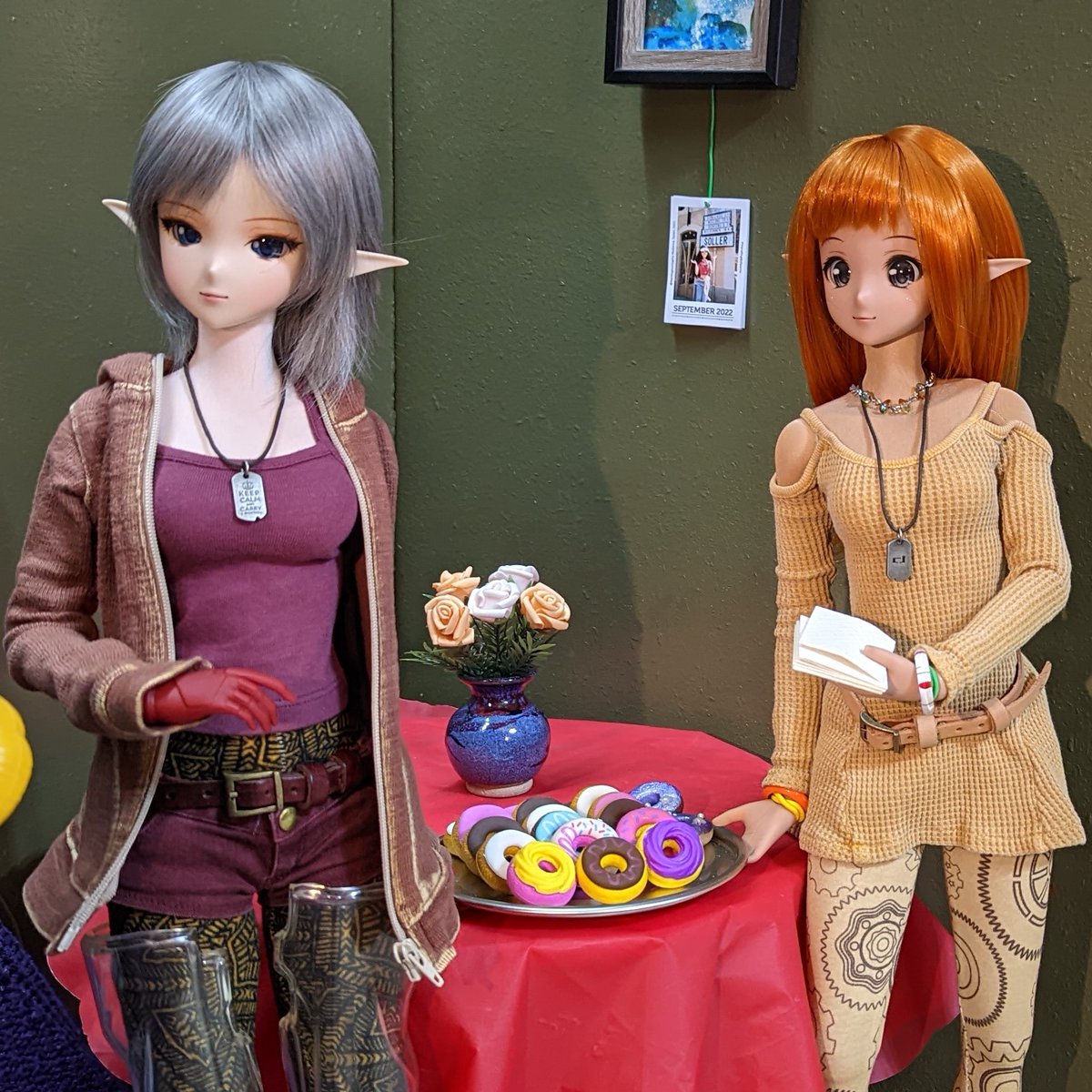 rc2agog's tweet photo. "Comfort food?" P: tacos! H: grilled cheese! C: BAKERY!  F&amp;T: "Donuts?" All: "YES!!" 🥯😅  #Pix #Hypatia #Chitose #Forena #Talam #SmartDoll #BJD #actionfigure #SciFi #aliens #comfortfood #plush #huggable #favoritefood #yum #grilledcheese #taco #bakedgoods #snacks #donuts #LetsEat https://t.co/mCn4g8Maz0