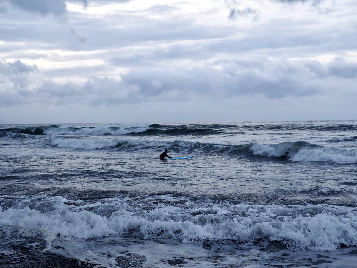 AlstonZhan's tweet photo. Not so friendly #wave #surfing https://t.co/o0gO8Z52iW