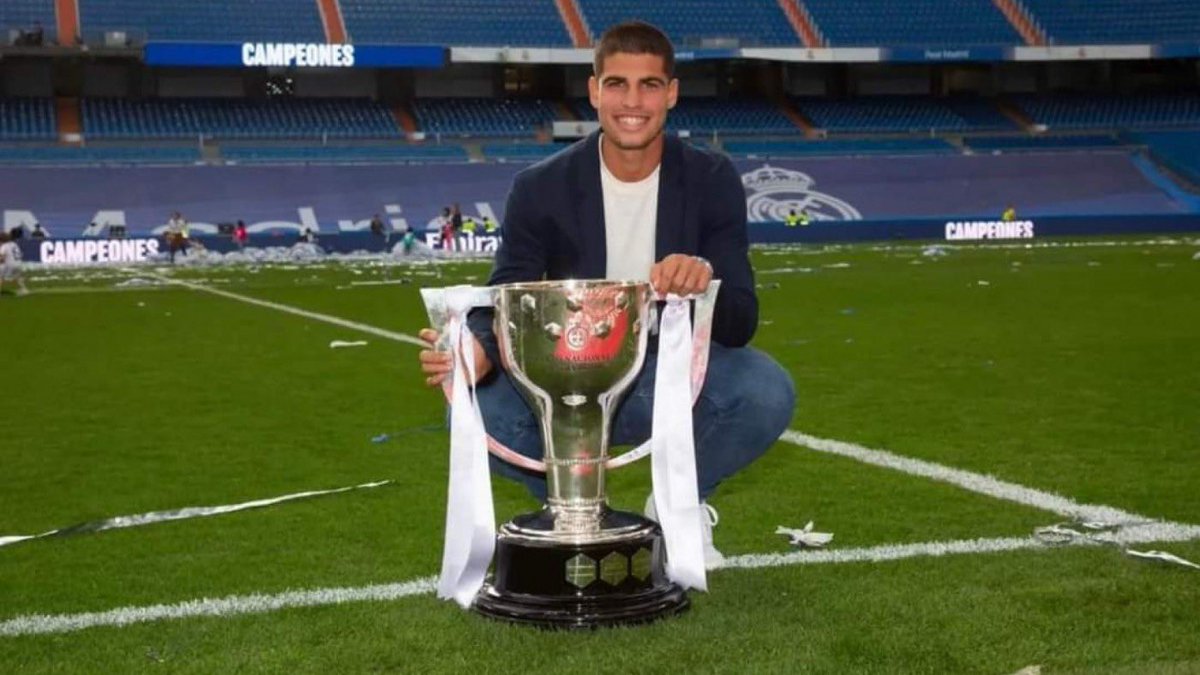 MadridSports_'s tweet photo. De Rafa Nadal a Carlos Alcaraz. El tenis español y mundial nos lleva a la gloria y encima son madridistas. 

El primero de muchos. Enhorabuena, @carlosalcaraz 🚀 #USOpen https://t.co/gKf7PZEuK7