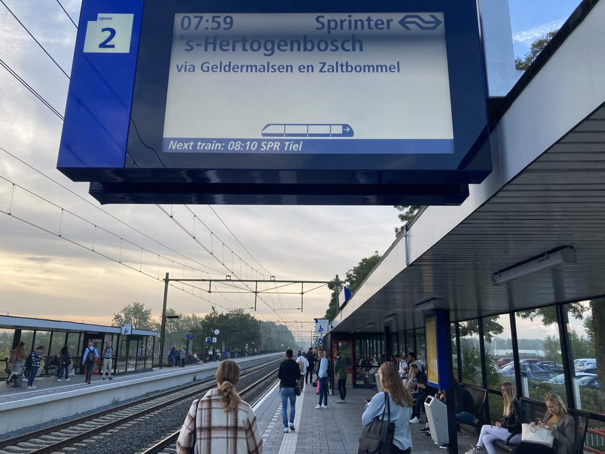 hgeraedts's tweet photo. Een viertje in de ochtendspits. Dat belooft een krappe reis te worden met ⁦@NS_online⁩ https://t.co/kBj1G9rDnY