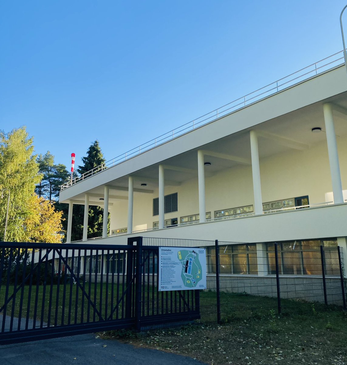 Syksy saa ja sen myötä päättyy meidän perheen liikunnallinen kesämökkikausi☀️🏡. Kiitos @HelsinkiLiikkuu! #keidaskeskelläkaupunkia #Uimastadion #Helsinki <a href="/ErkkiAlaja/">Erkki Alaja</a>