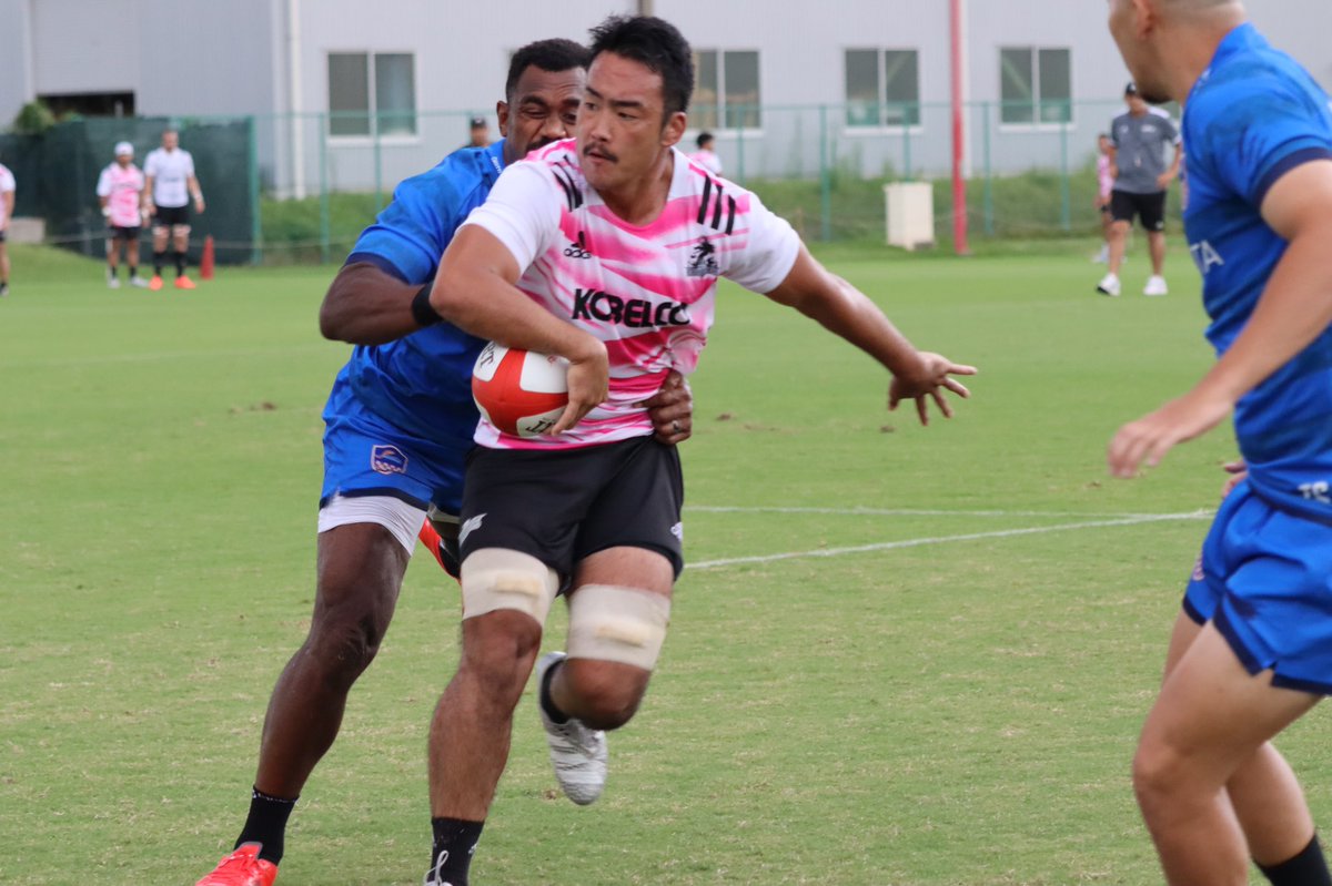 kobe_steelers's tweet photo. 《#灘浜練習レポート🏉》
#豊田自動織機シャトルズ愛知 さんとの合同練習時の一枚📸

新しいピンクジャージが女性から人気です💕

Thank you @shokki_shuttles ✔︎🔴🔵
#コベルコ神戸スティーラーズ
#KOBELCOKOBESTEELERS
#SMILETOGETHER https://t.co/Ey2buzZsRh