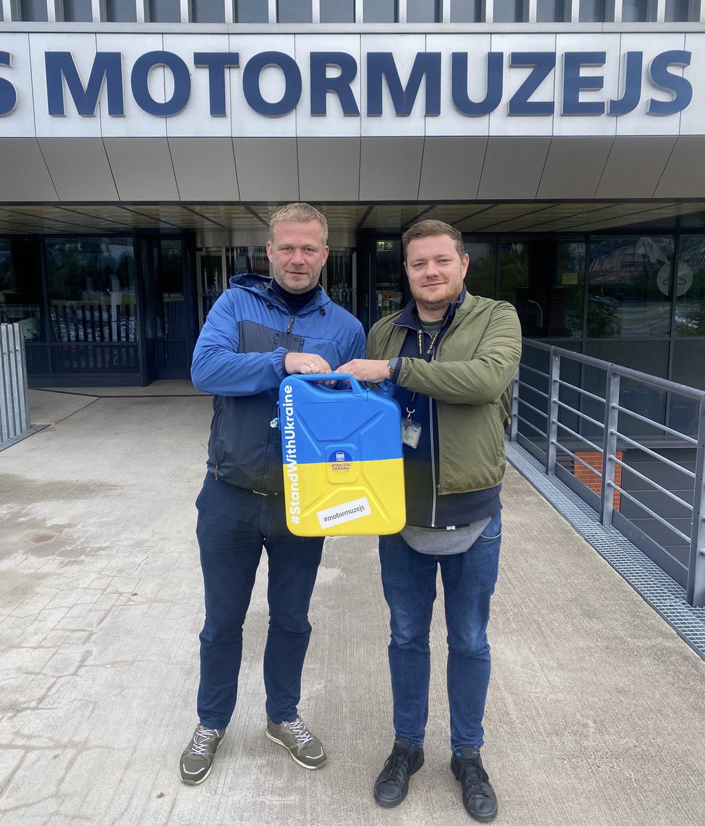 Pirmdienas var būt arī lieliskas. Mūsu lieldraugi <a href="/Motormuzejs/">Rīgas Motormuzejs</a> un <a href="/YoungtimerRally/">YoungtimerRally</a> sagādājuši twittera  konvojam kārtējo fiskālās degvielas devu. Nav pirmā un neesot arī pēdējā reize, tāpēc kanna būšot jāved atpakaļ. Paldies! #StandWithUkraine