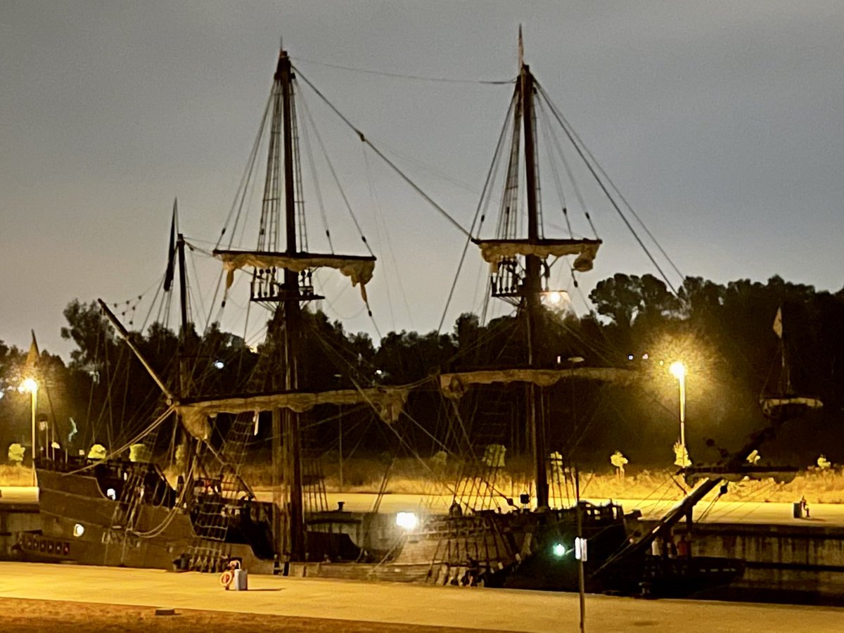 MdeQueroi's tweet photo. GALEÓN ANDALUCIA y NAO VICTORIA saliendo del @PuertoDeSevilla tras finalizar los actos conmemorativos del V centenario de la primera vuelta al mundo https://t.co/cCpsALBkfC