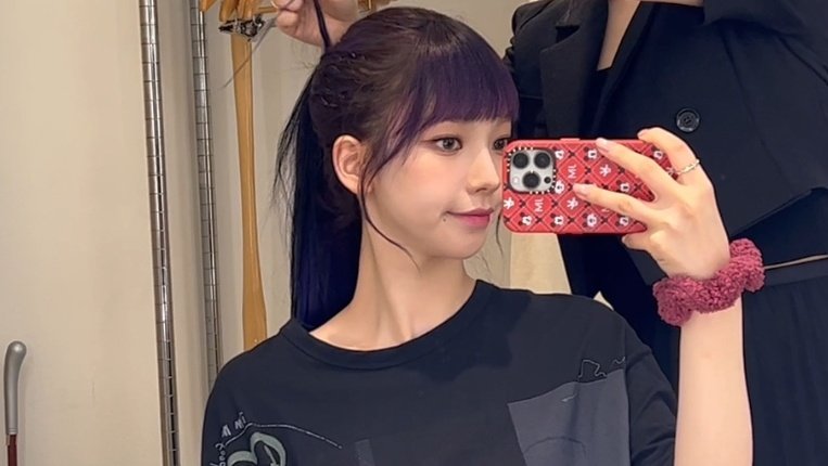 hourlykrn's tweet image. she's so pretty