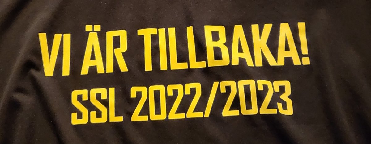 På fredag klockan 19:30 spelar herrarna sin SSL-premiär hemma mot Thorengruppen! 🎉

Hjälp oss att fylla Solnahallen, biljetter köper du på: tickvents.com/produkt/aik-in…