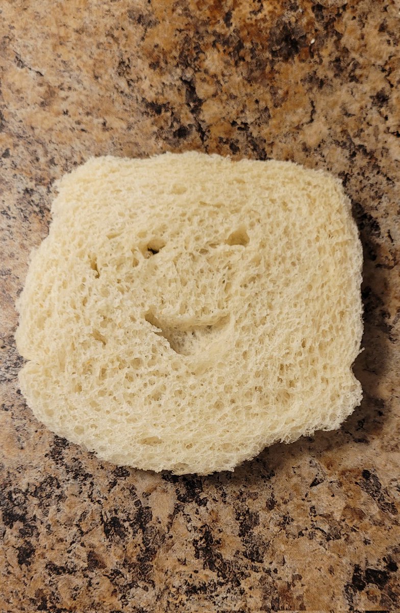 Lmao... my bread when I went to make a sandwich this morning 😂 Happy Monday, friends! 😃