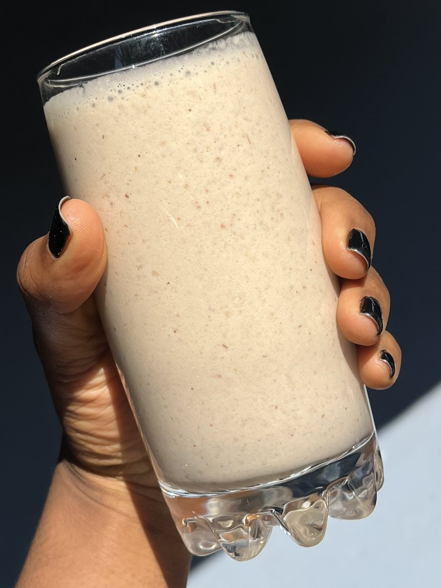 frozen_fire237's tweet photo. Good day my neighbors🌚 May your week be smooth as this smoothie😎 #wheyproteincomplex #proteinshake #postworkout #grateful #BlessedAndGrateful #blessed https://t.co/jKzrbM9lWU