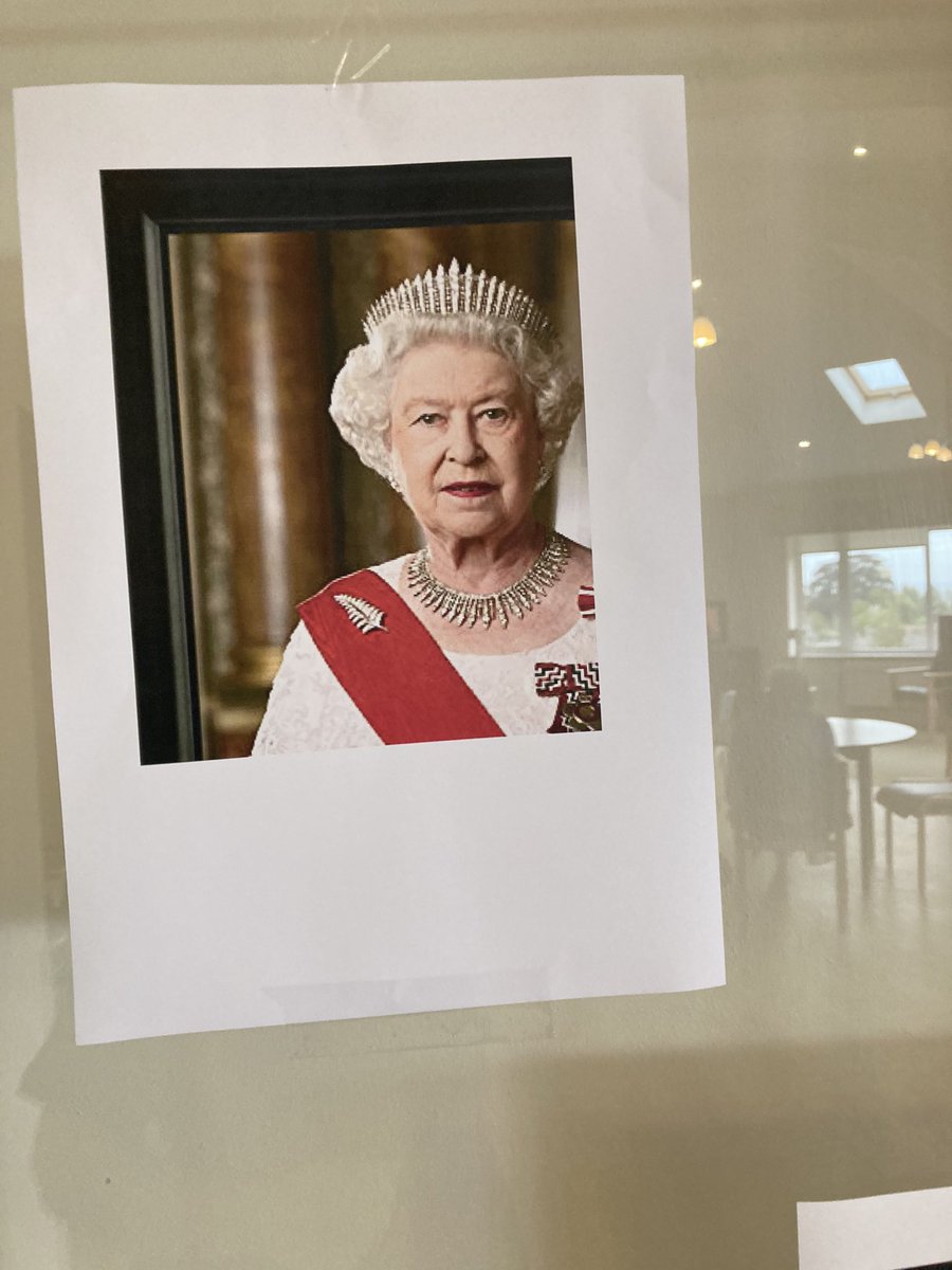 uhl_at's tweet photo. RIP HRH Queen Elizabeth 2nd https://t.co/5vZNPsKzD0