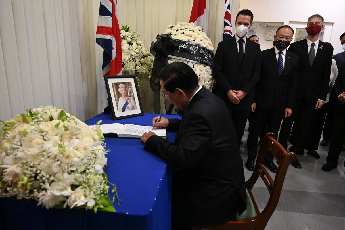 ukincambodia's tweet photo. We are honoured to welcome Samdech Prime Minister Hun Sen and Samdech Vibolsena Pheakdei Say Chhum to sign the book of condolence for Her Majesty Queen Elizabeth II at the British Embassy today. https://t.co/oOIEldX1cT