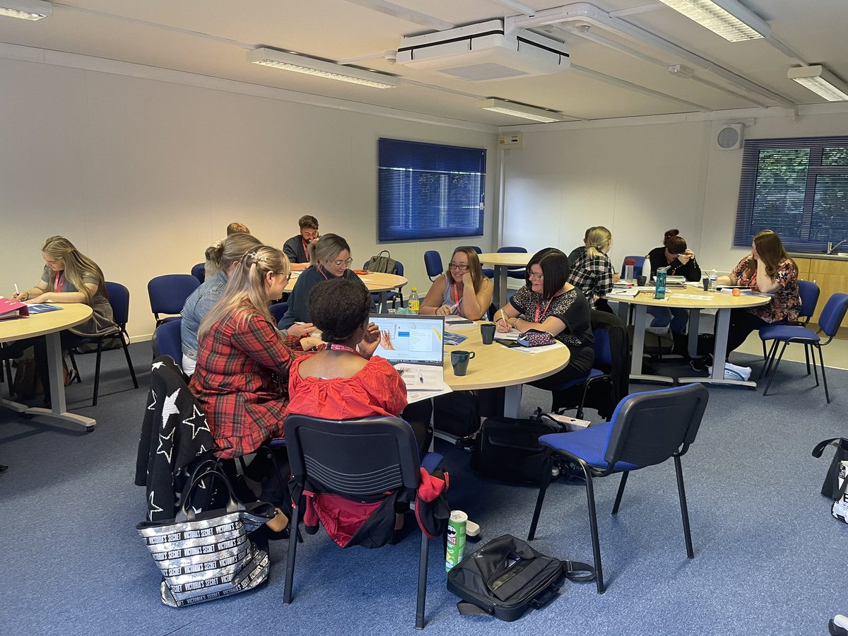 OneHelens's tweet photo. Our trainees are enjoying their first Reading training session today! π#ITT #teachertraining #developingteachers https://t.co/vSPpQCEmlo