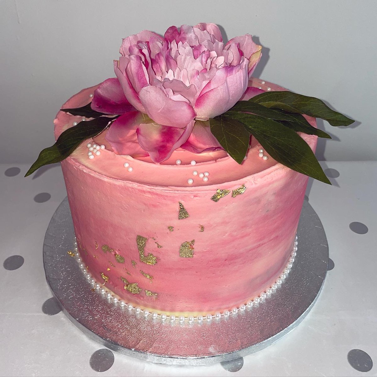 rr_away's tweet photo. 🌺🌺🌺Red velvet cake https://t.co/9L7IZifry1